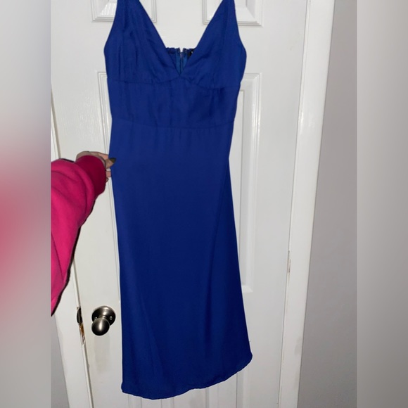BRAND NEW NEVER WORN classy dress very flattering - Picture 4 of 6